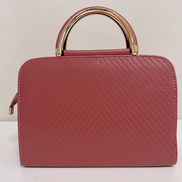 2023 Peach Elegant PU Leather Sling Bag With Deer Charm - Picture 4 of 5